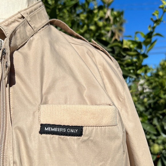 1980's Members Only rainbow tag Mens Members Only Jacket.😍 - Picture 10 of 17